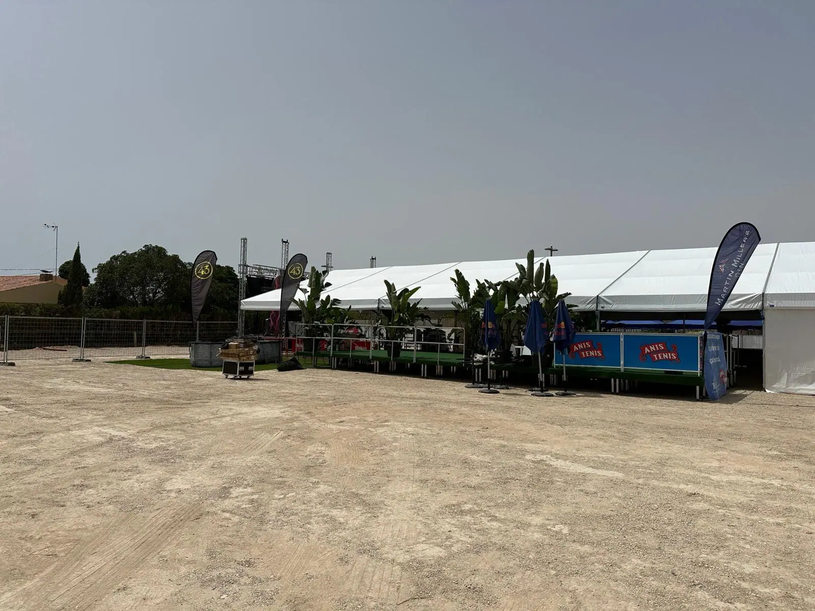 Carpa de 15x50m y jaimas de 5x5m - Tec Tents