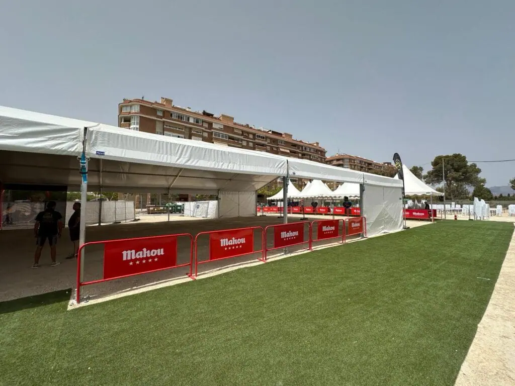 Carpa de 15x50m y jaimas de 5x5m - Tec Tents