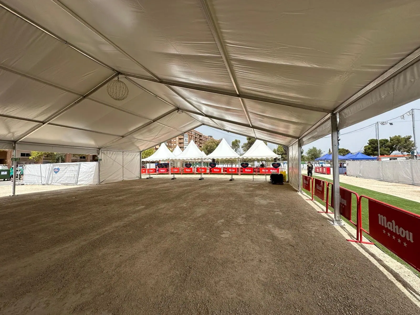 Carpa de 15x50m y jaimas de 5x5m - Tec Tents
