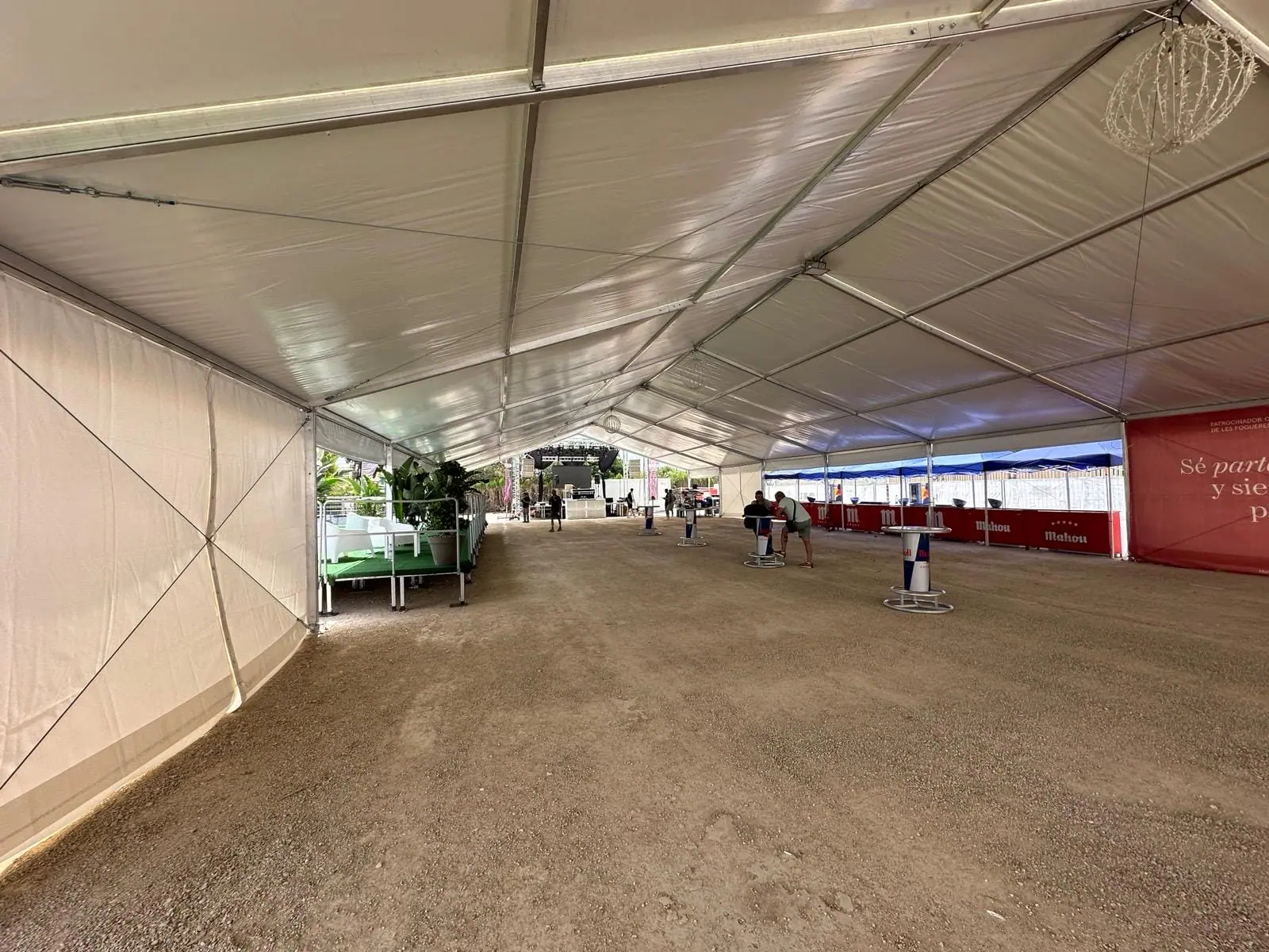 Carpa de 15x50m y jaimas de 5x5m - Tec Tents