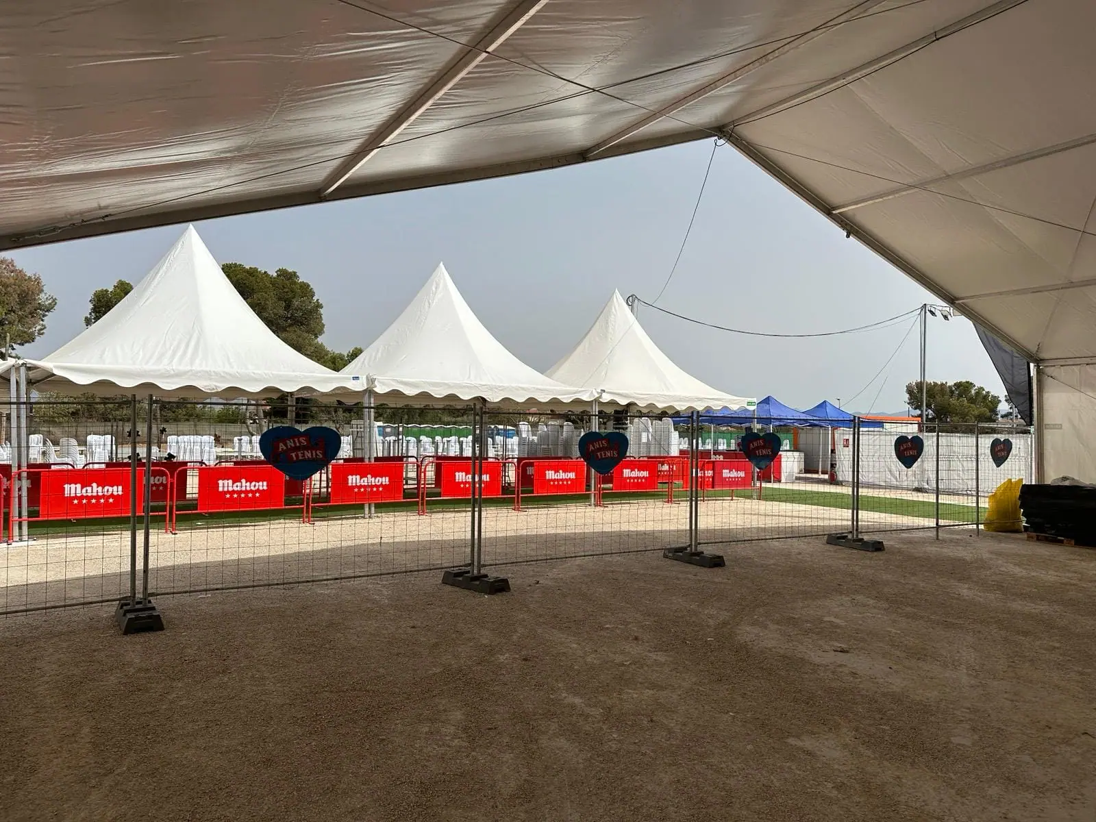 Carpa de 15x50m y jaimas de 5x5m - Tec Tents