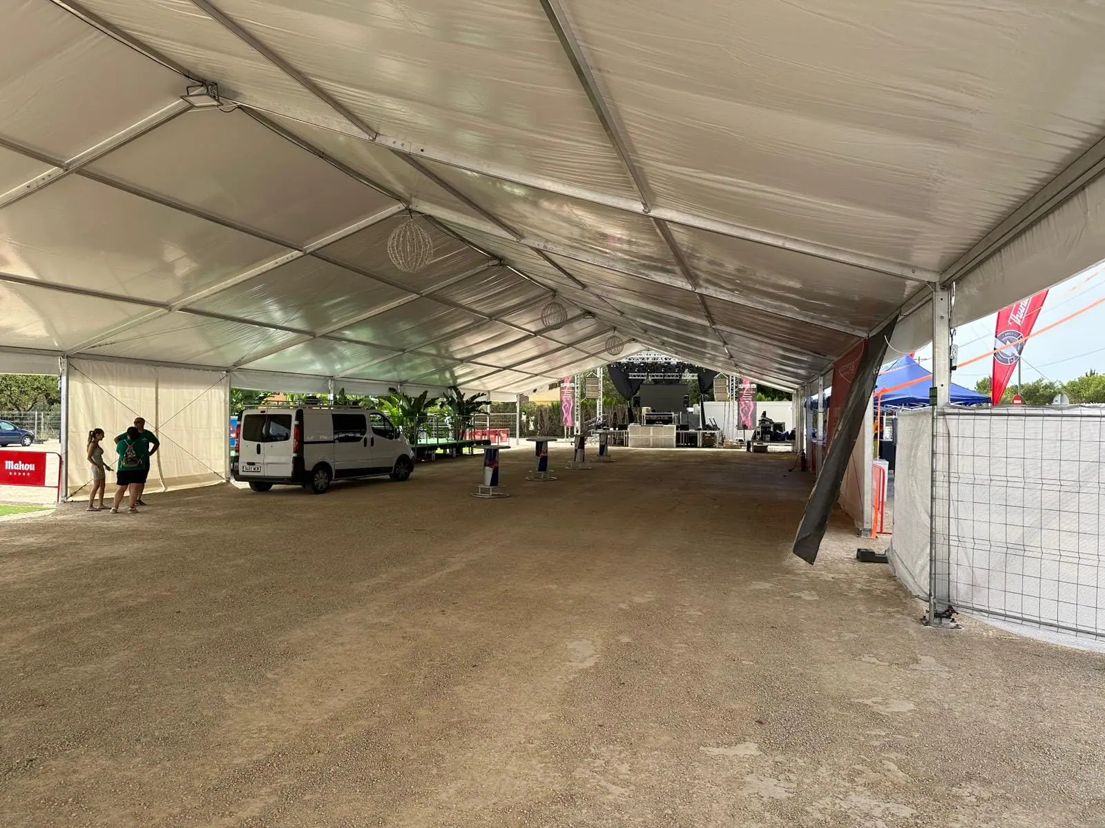 Carpa de 15x50m y jaimas de 5x5m - Tec Tents