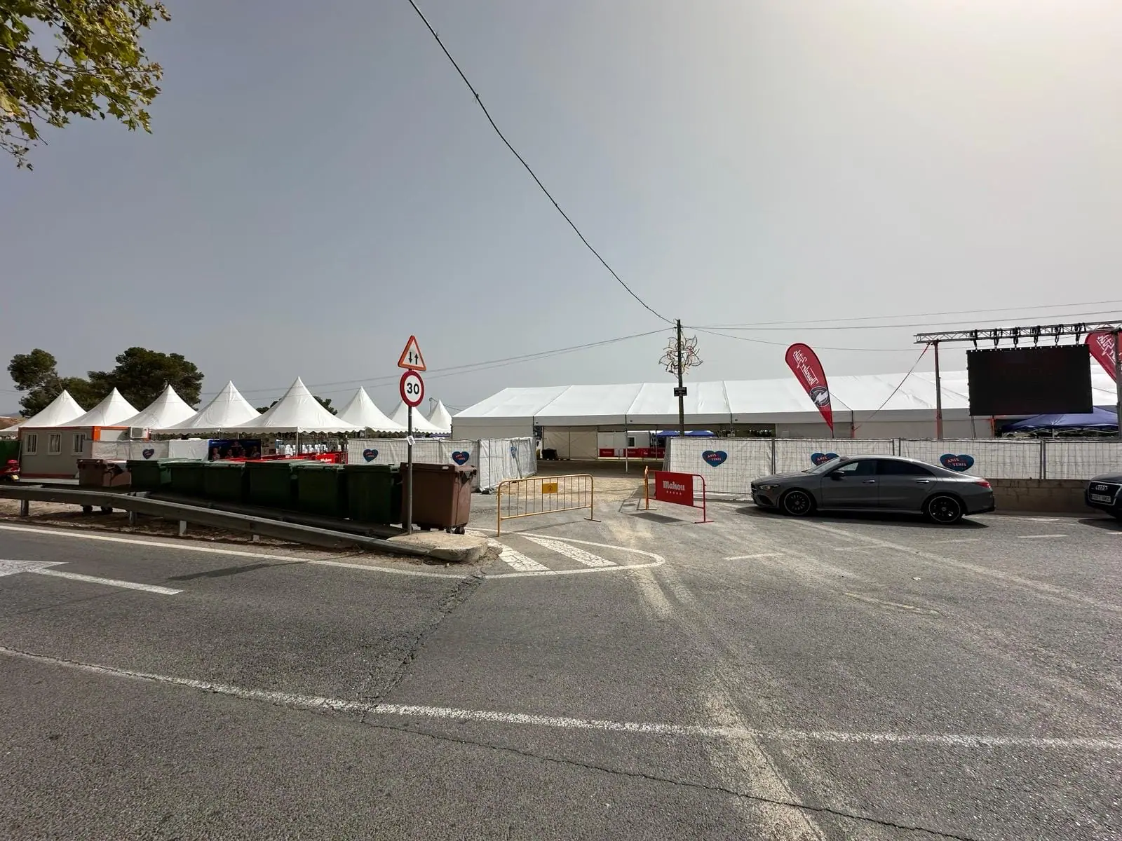 Carpa de 15x50m y jaimas de 5x5m - Tec Tents