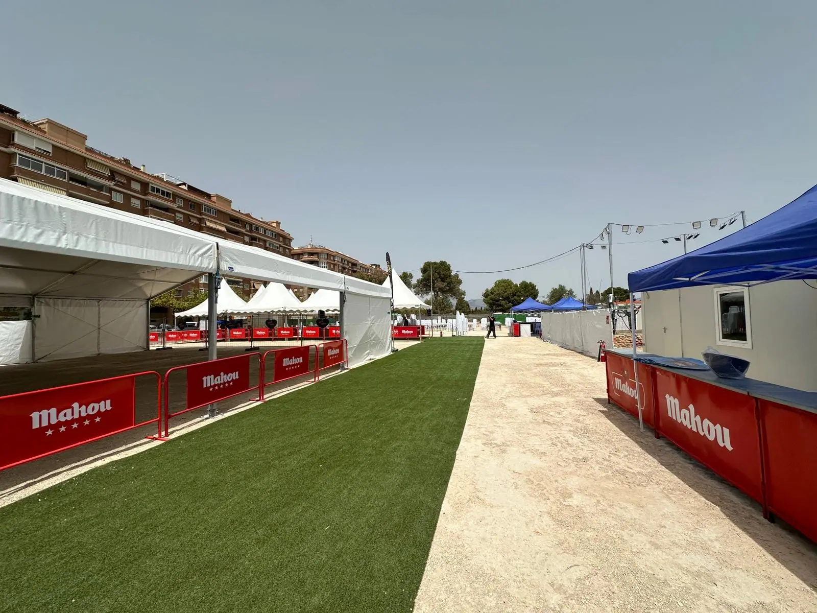 Carpa de 15x50m y jaimas de 5x5m - Tec Tents