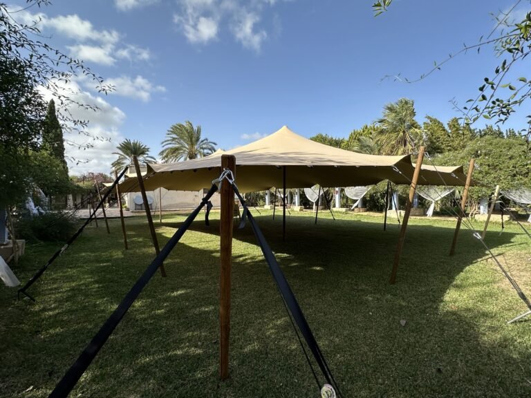 Fotograma de videos de carpas y pérgolas: carpa beduina montada