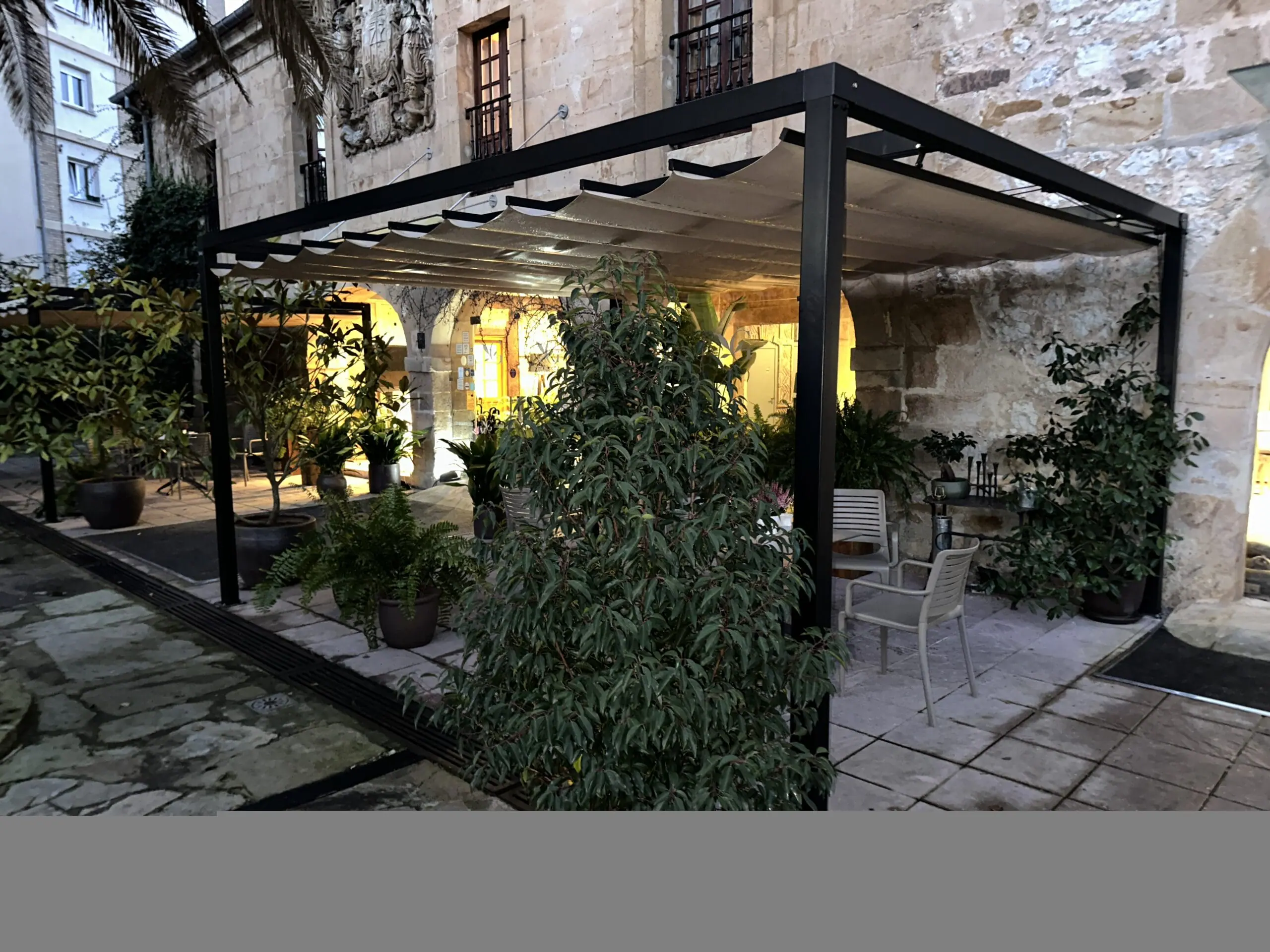 Toldos correderos, pergolas retractiles