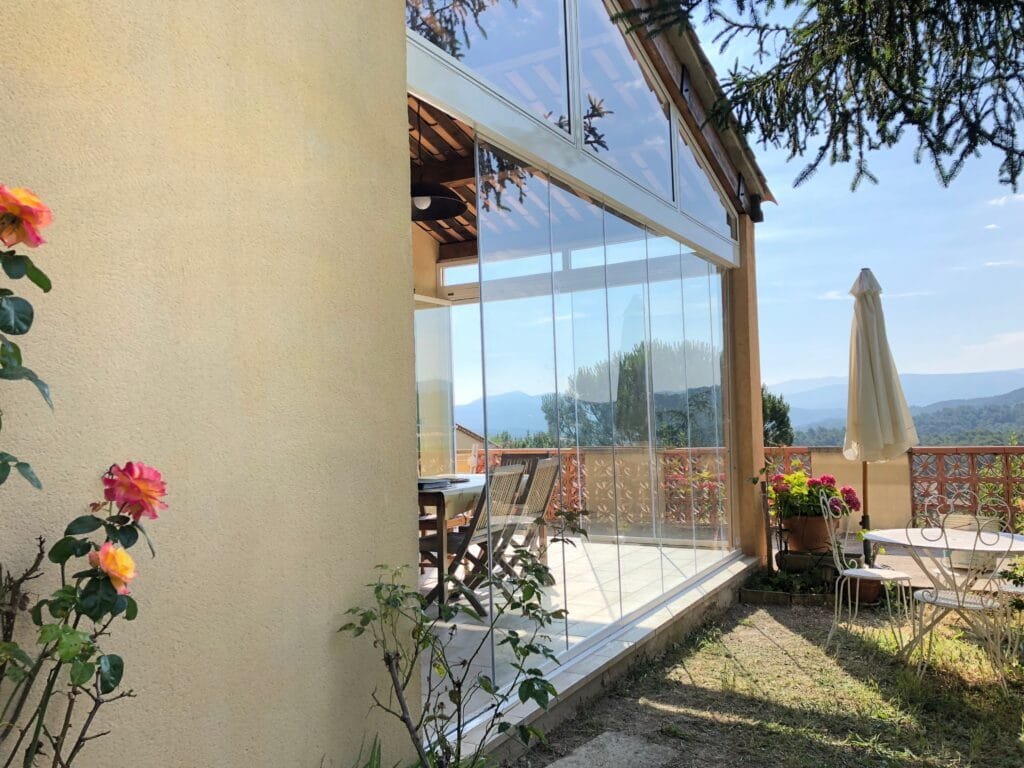 Pérgola bioclimática para terraza de vivienda