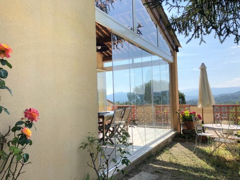Pérgola bioclimática para terraza de vivienda