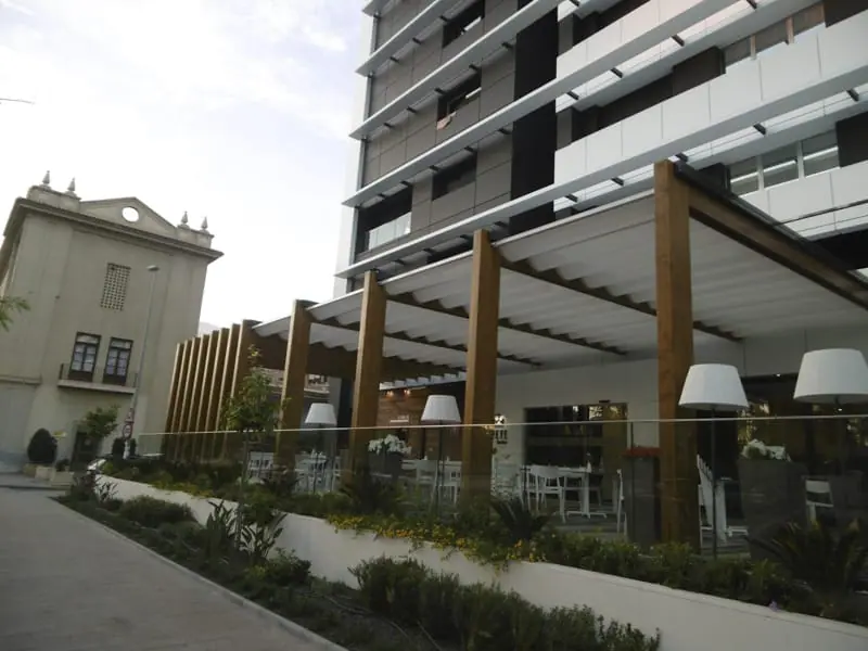 Toldos correderos, pergolas retractiles