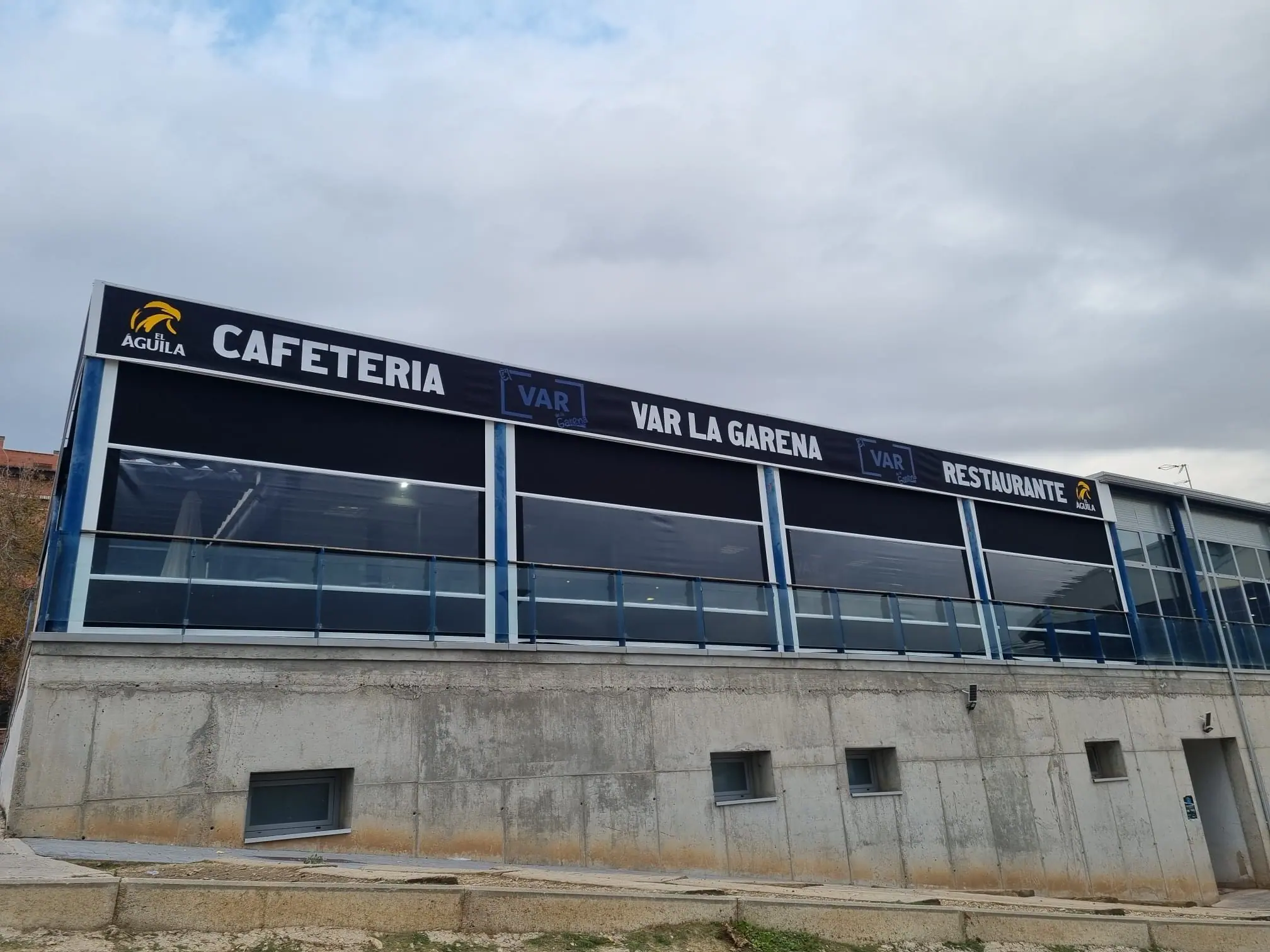 toldos correderos, toldos palilleria, toldos verticales y pergolas retractiles (16)