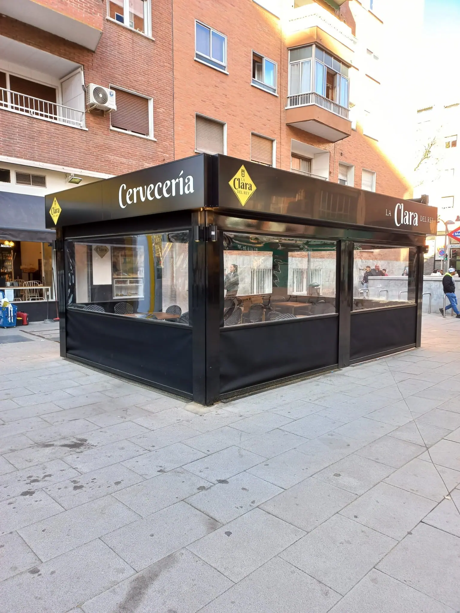 Instalación de toldos correderos, Toldos Verticales, Toldos palillería, y pérgolas retráctiles